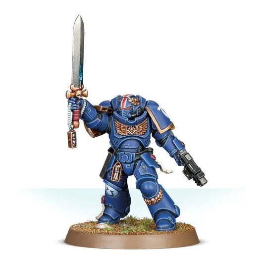 Lieutenant Primaris avec épée energétique